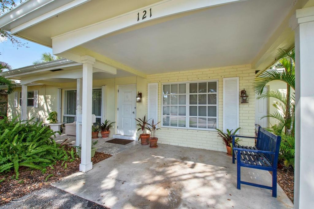 Photo of 121 SW 6th Terrace, Boca Raton, FL 33486 (MLS # R11059957)