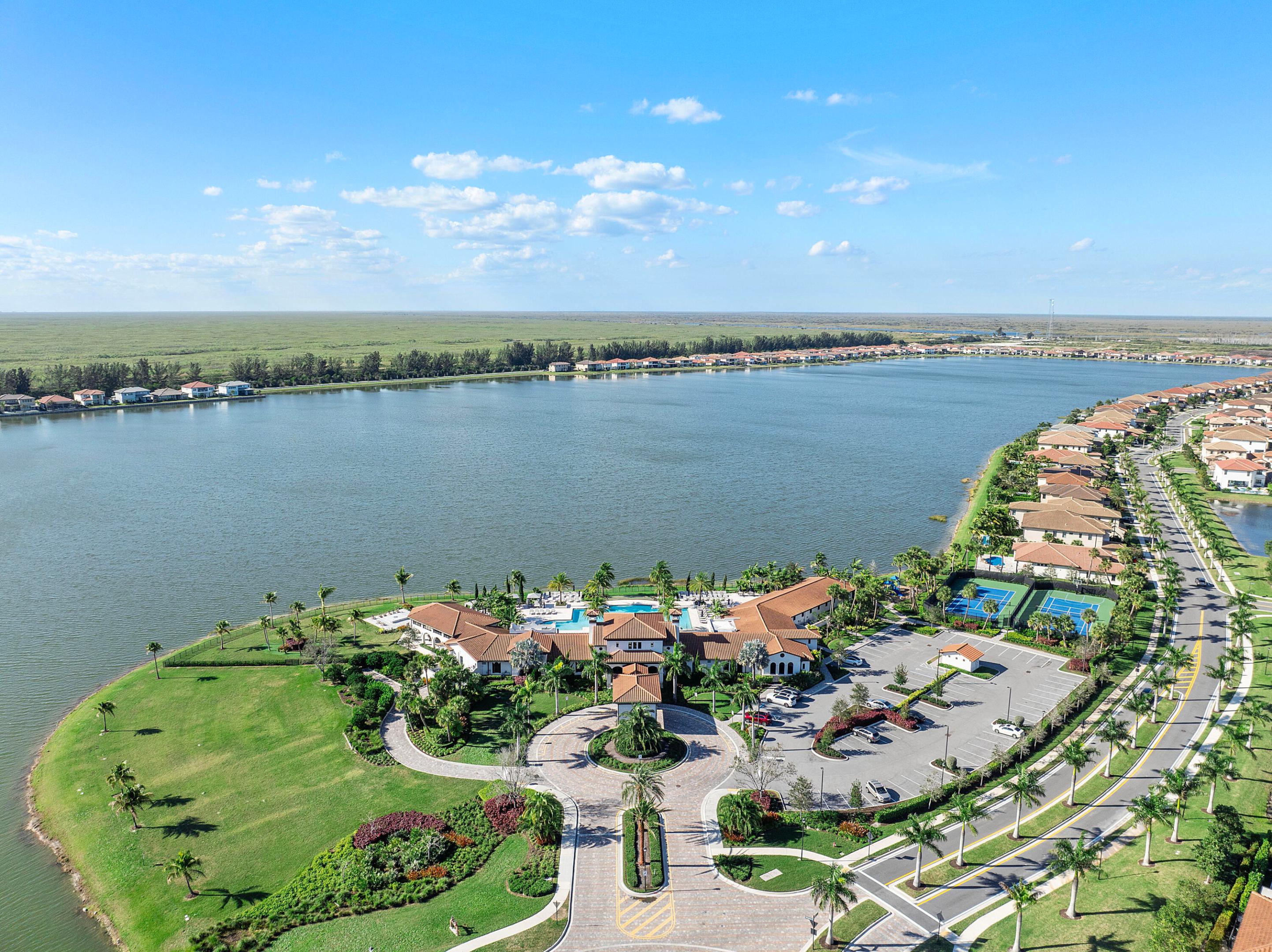 PARKLAND BAY - Residential