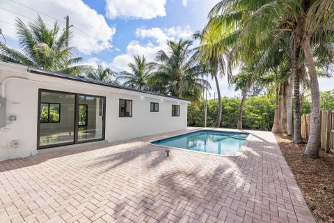 Tiny photo for 3030 ARTHUR Street, Hollywood, FL 33021 (MLS # B26053694)