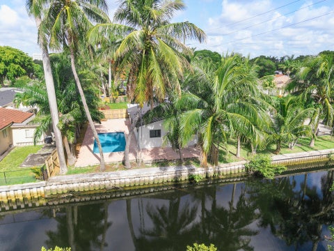 Tiny photo for 3030 ARTHUR Street, Hollywood, FL 33021 (MLS # B26053694)