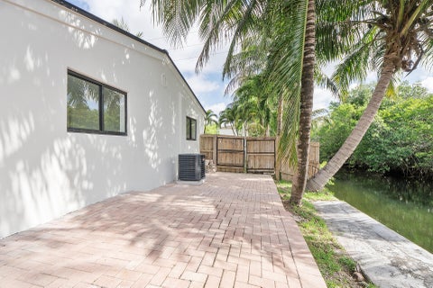 Tiny photo for 3030 ARTHUR Street, Hollywood, FL 33021 (MLS # B26053694)