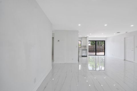 Tiny photo for 3030 ARTHUR Street, Hollywood, FL 33021 (MLS # B26053694)