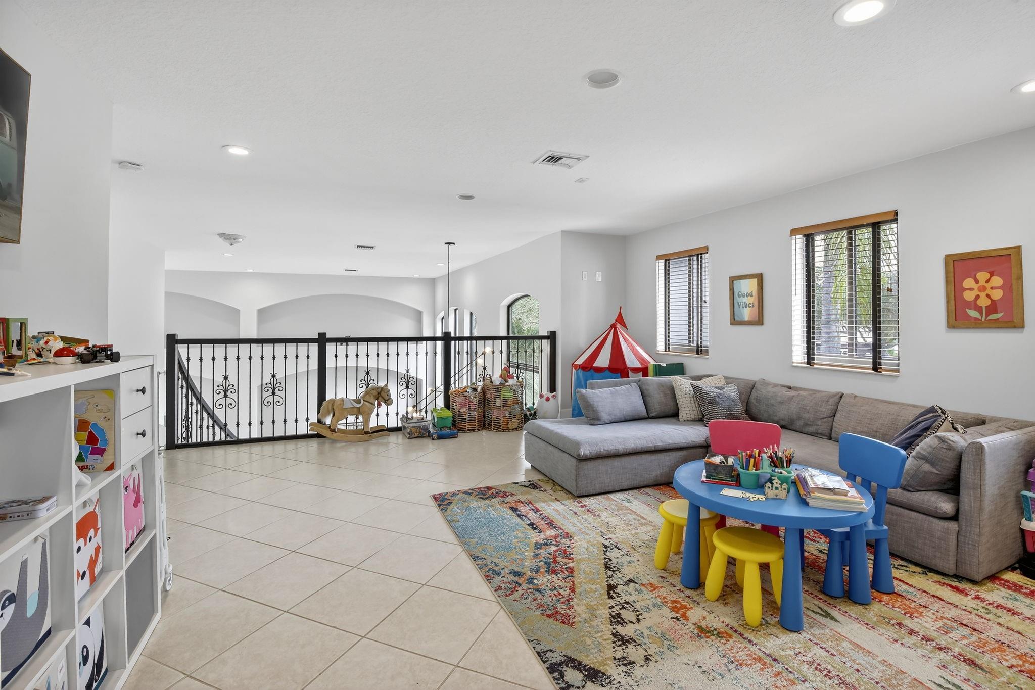 WINDSOR PALMS - Residential