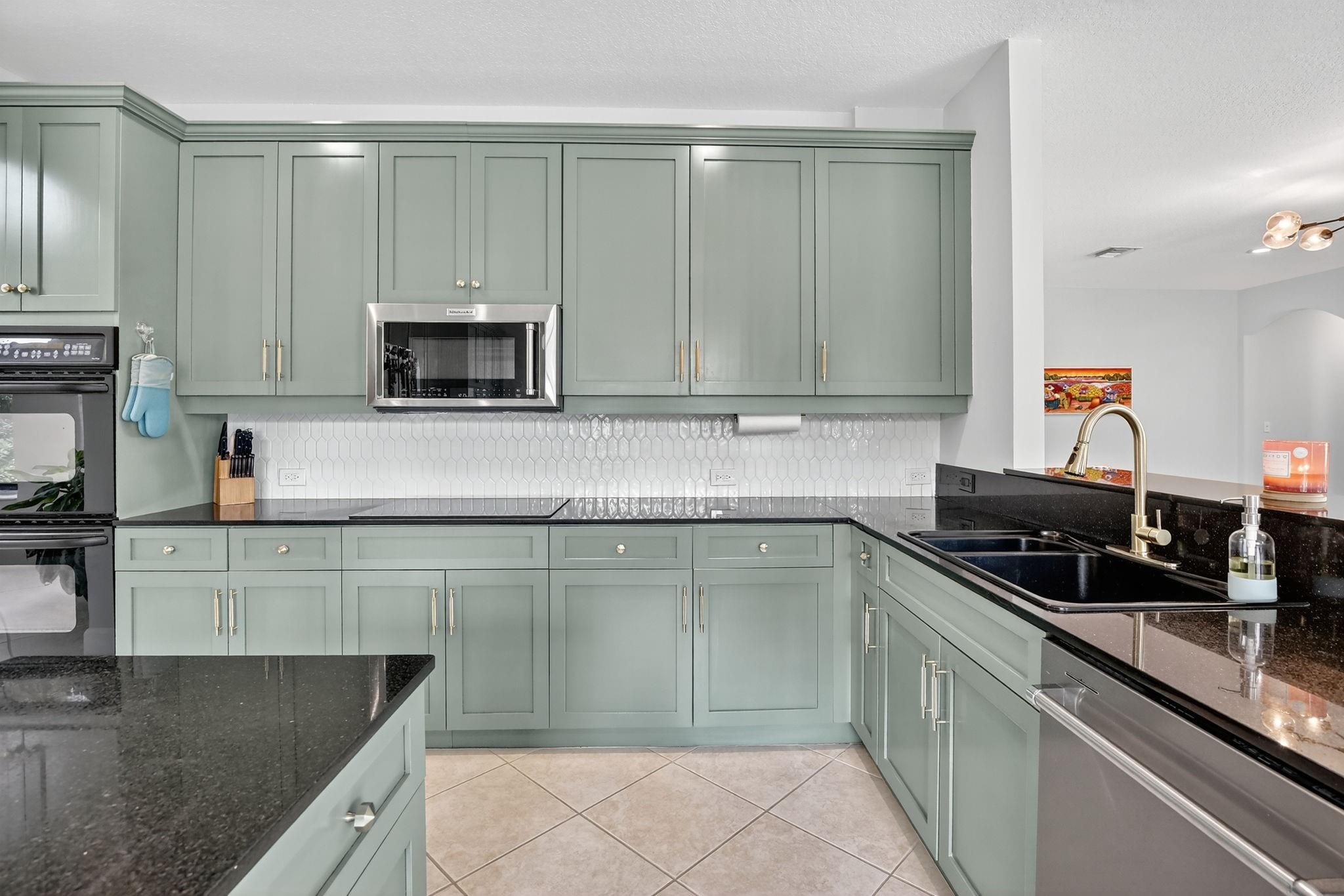 WINDSOR PALMS - Residential