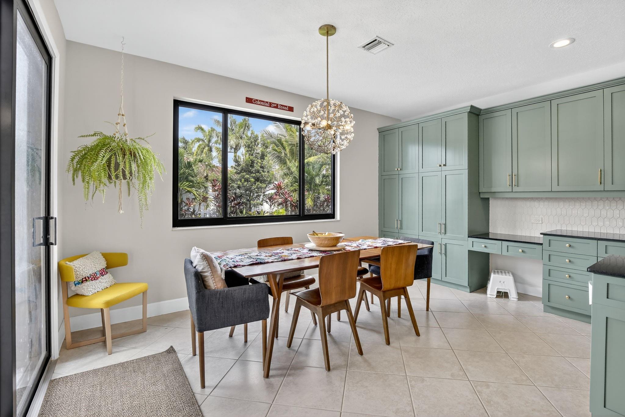 WINDSOR PALMS - Residential