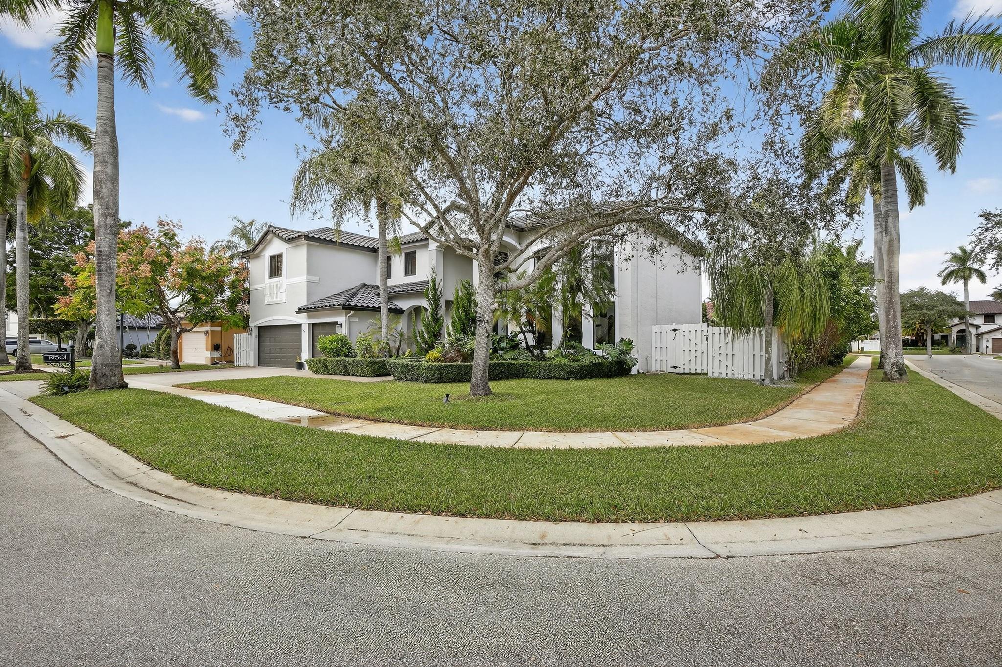 WINDSOR PALMS - Residential