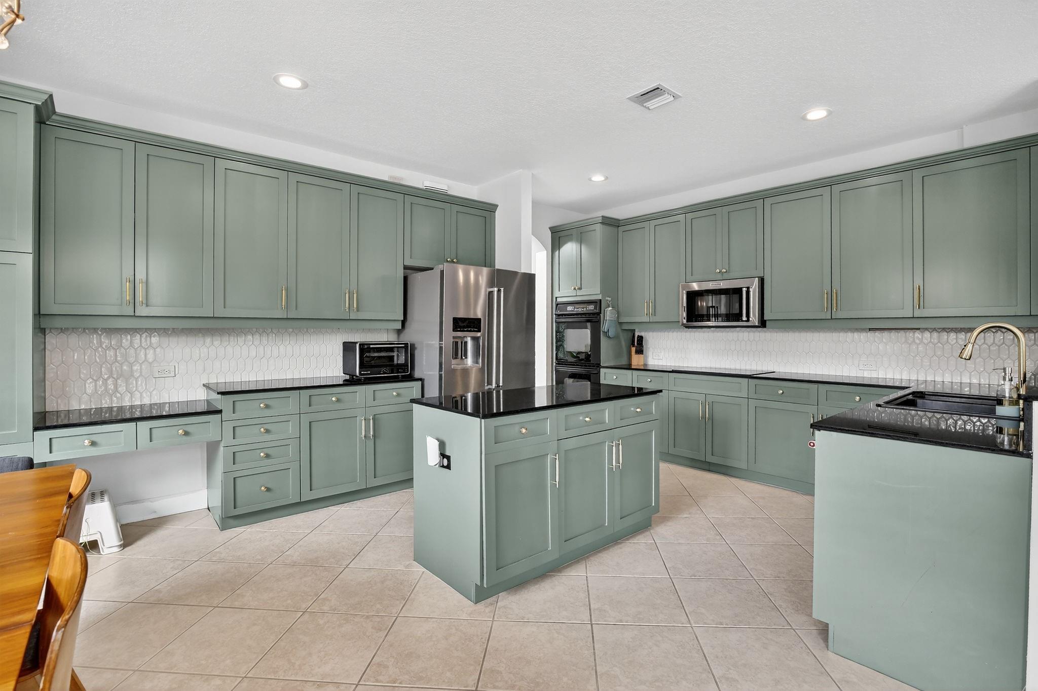 WINDSOR PALMS - Residential