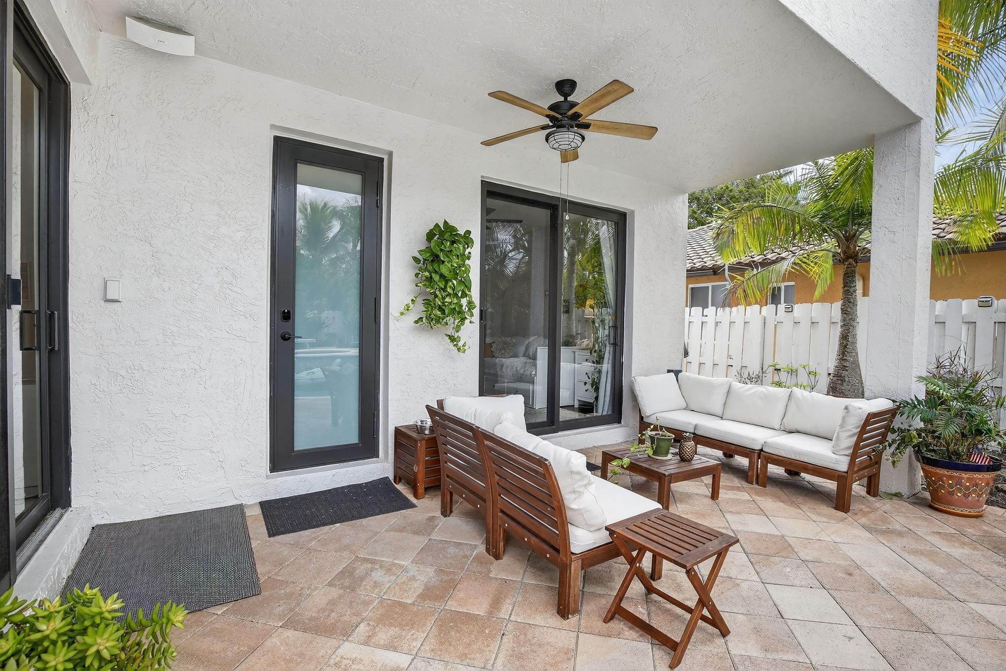 WINDSOR PALMS - Residential