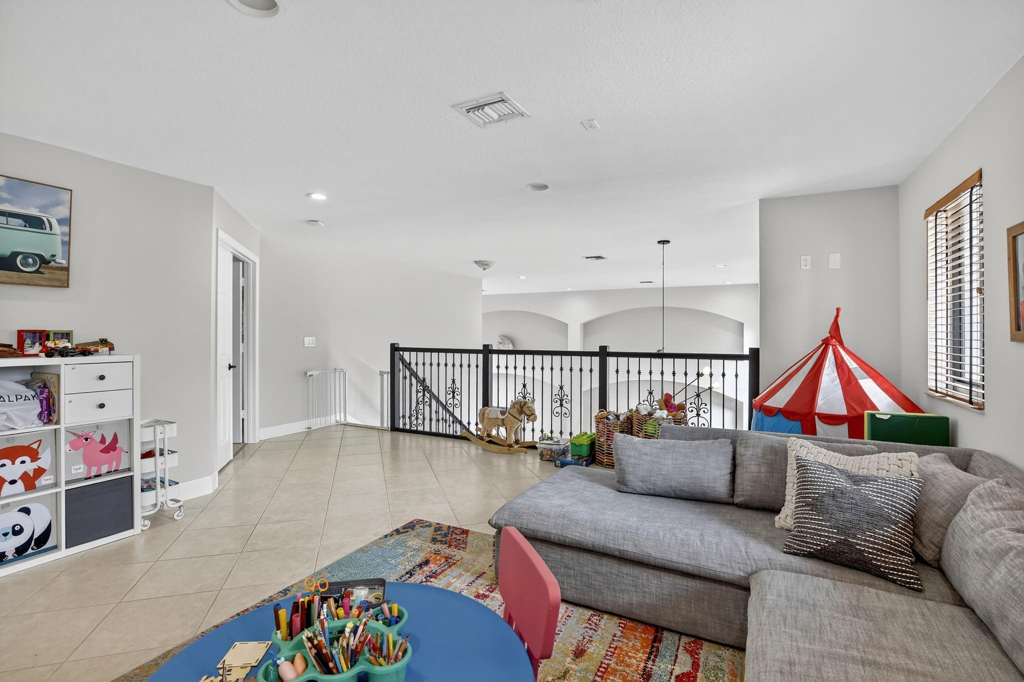 WINDSOR PALMS - Residential