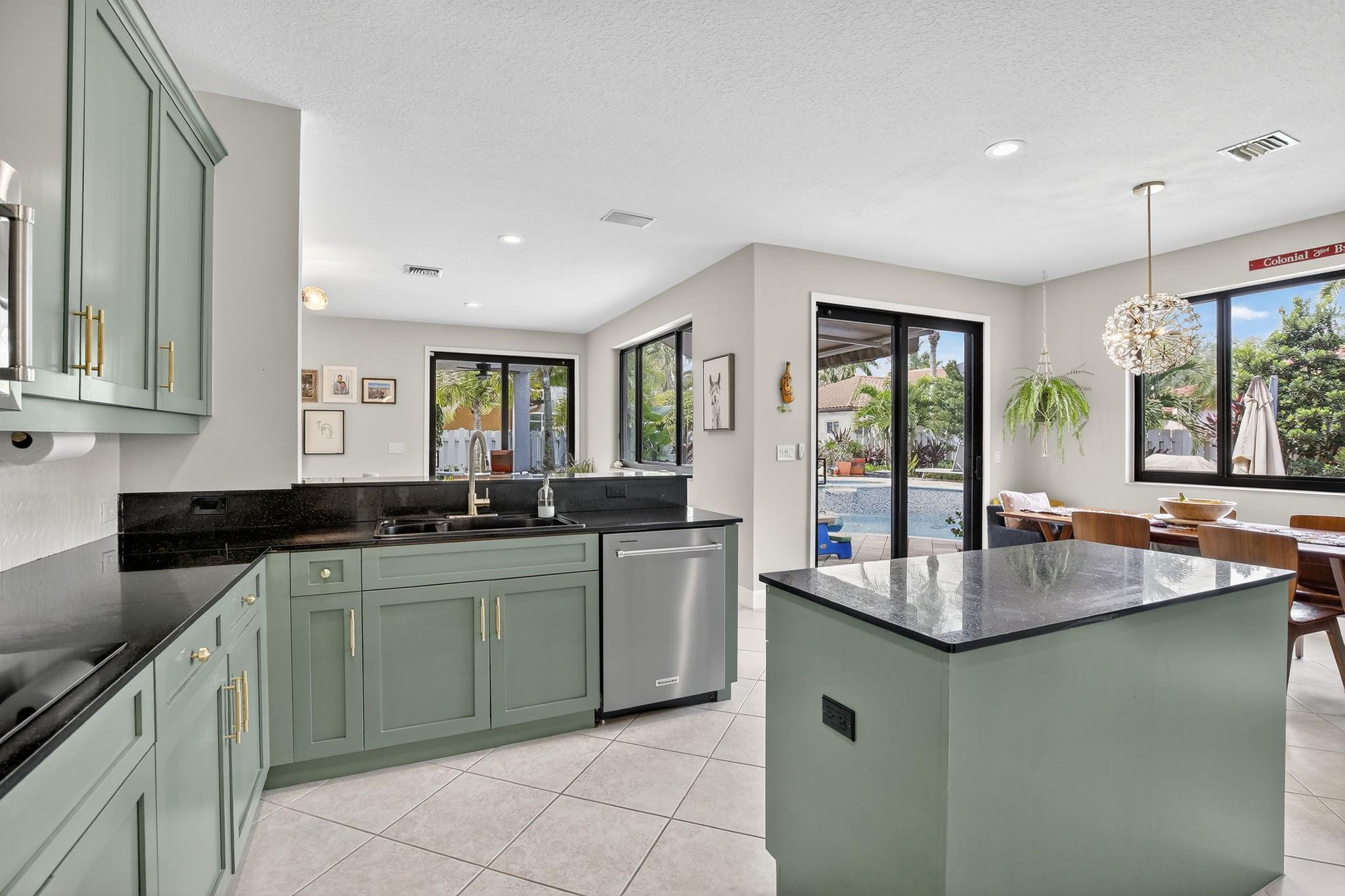 WINDSOR PALMS - Residential