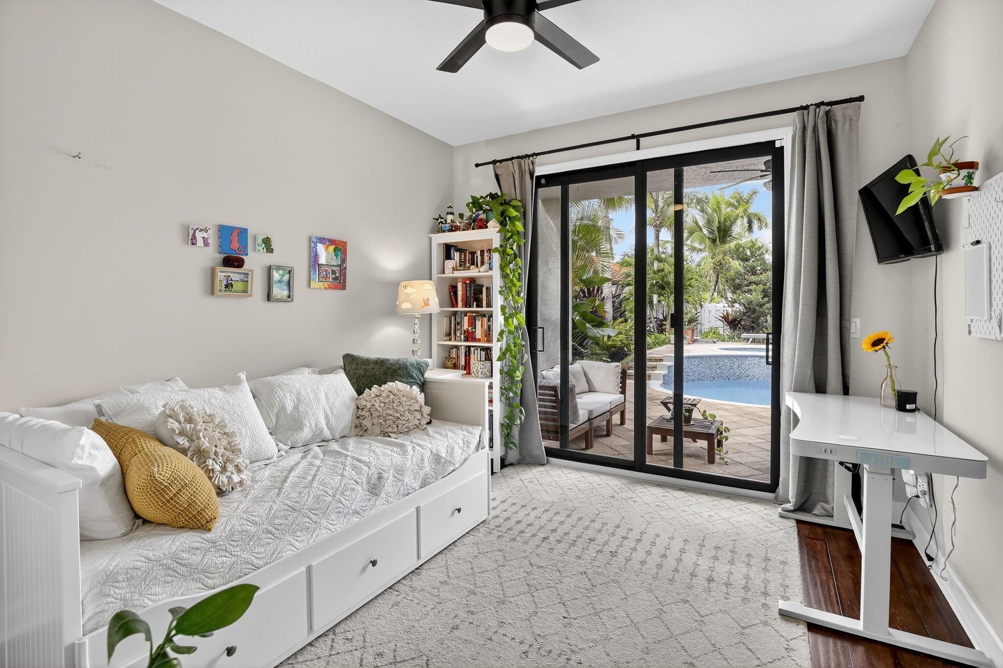 WINDSOR PALMS - Residential