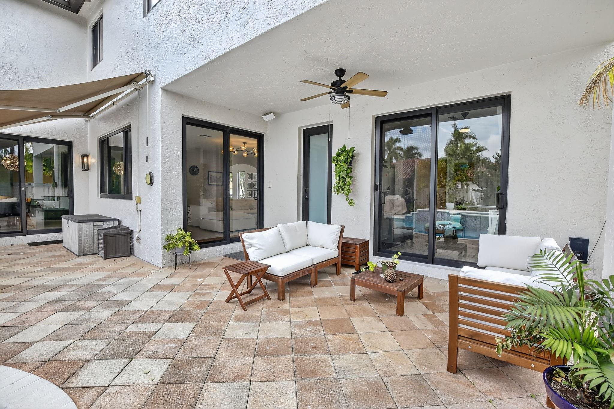 WINDSOR PALMS - Residential