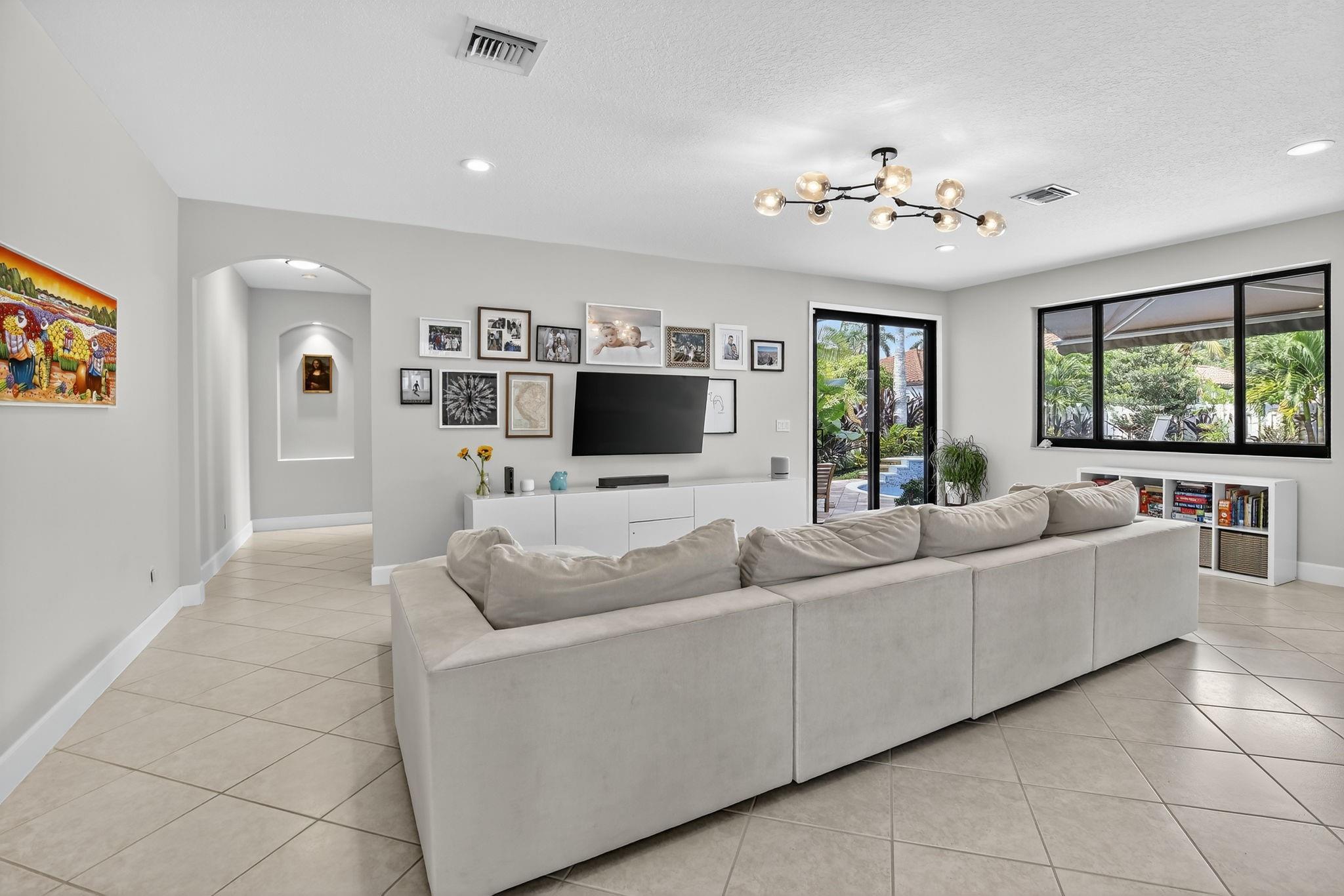 WINDSOR PALMS - Residential