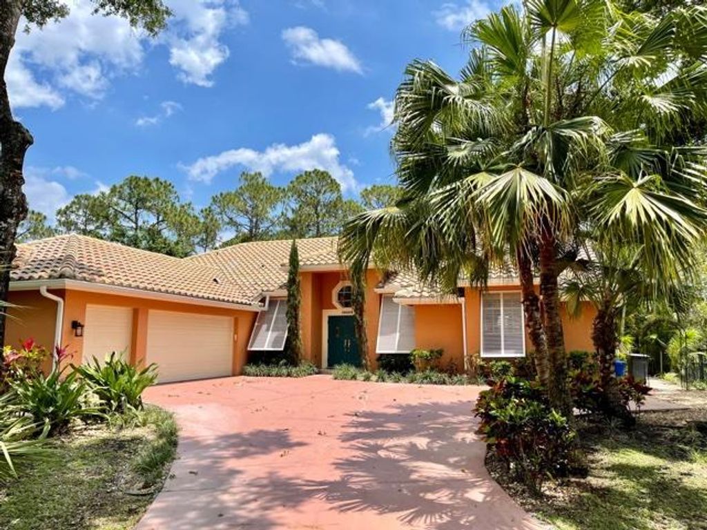 Photo of 19009 SE Old Trail Drive W, Jupiter, FL 33478 (MLS # R10714426)