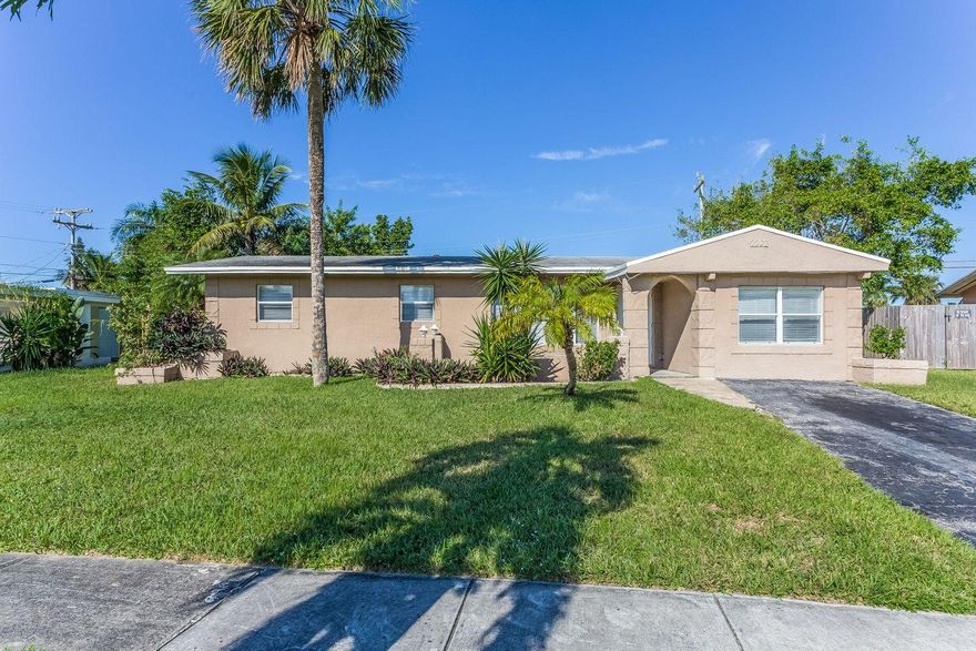 Beautiful home, Pets welcome with an initial $250.00 non-refundable X pet fee and an additional $35.00 monthly rent added to base rent (max 3 pets,
the security deposit is based on credit, $50 application fee per adult, app done online on Invitation Homes website (must select home to apply),
documented income required, 1 month recent pay stub for salaried employees & 2 months pay stub for hourly/commission employees.
Self employed/1099 will need most recent 1 month bank statement **Deposit will be due within 24 hours of approval and move in date max 10 days from application date*** 
App online, all over 18 years must apply & be done on a single app, only 1 form of payment for all app fees.