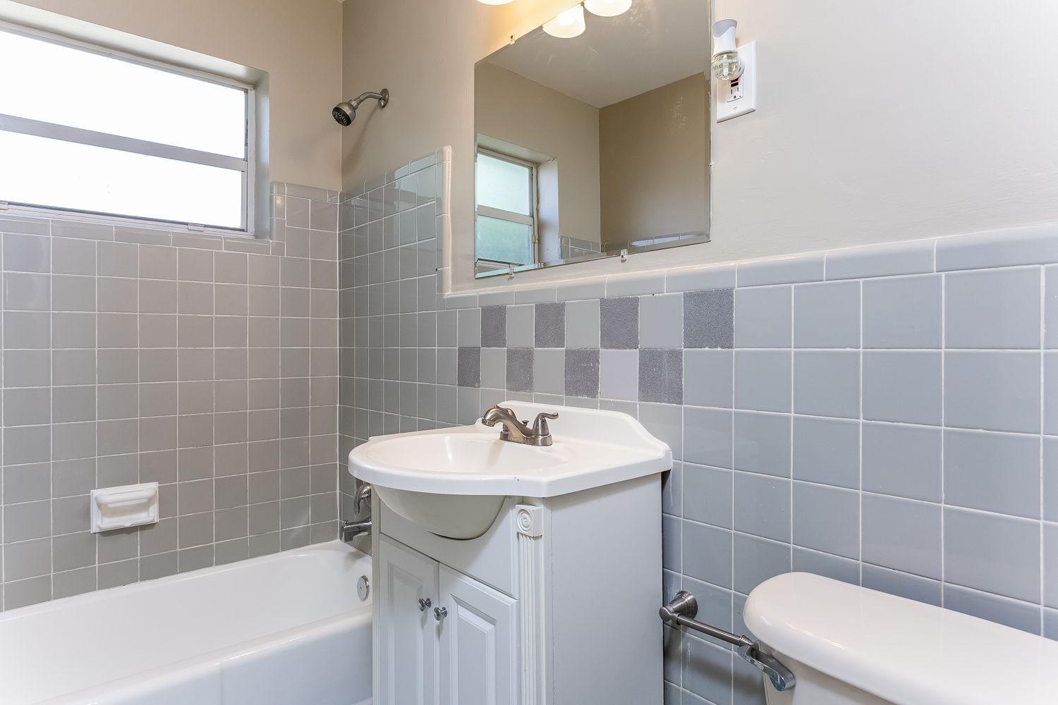 MARGATE 4TH ADD 46-27 B - Residential Lease