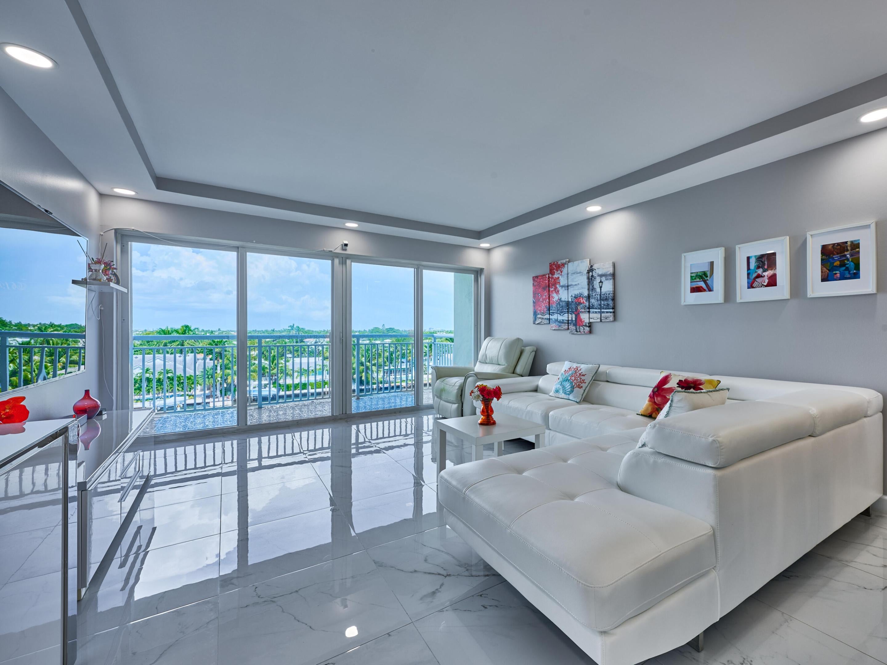 2611 N Riverside Drive 606