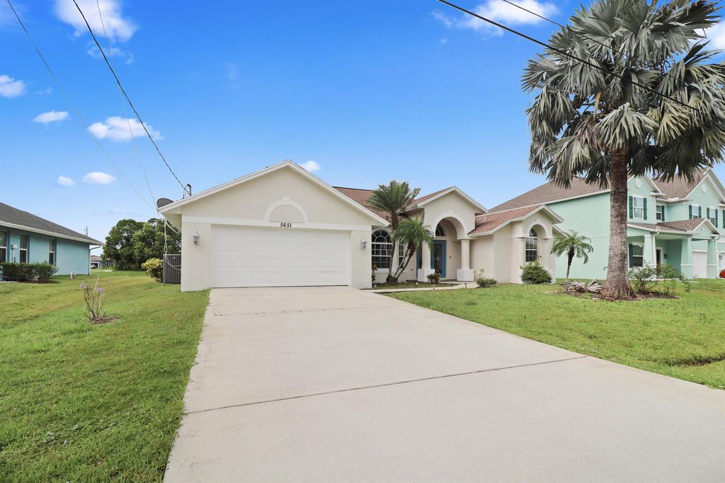 Photo of 5651 NW North Crisona Circle, Port Saint Lucie, FL 34986 (MLS # R11126145)
