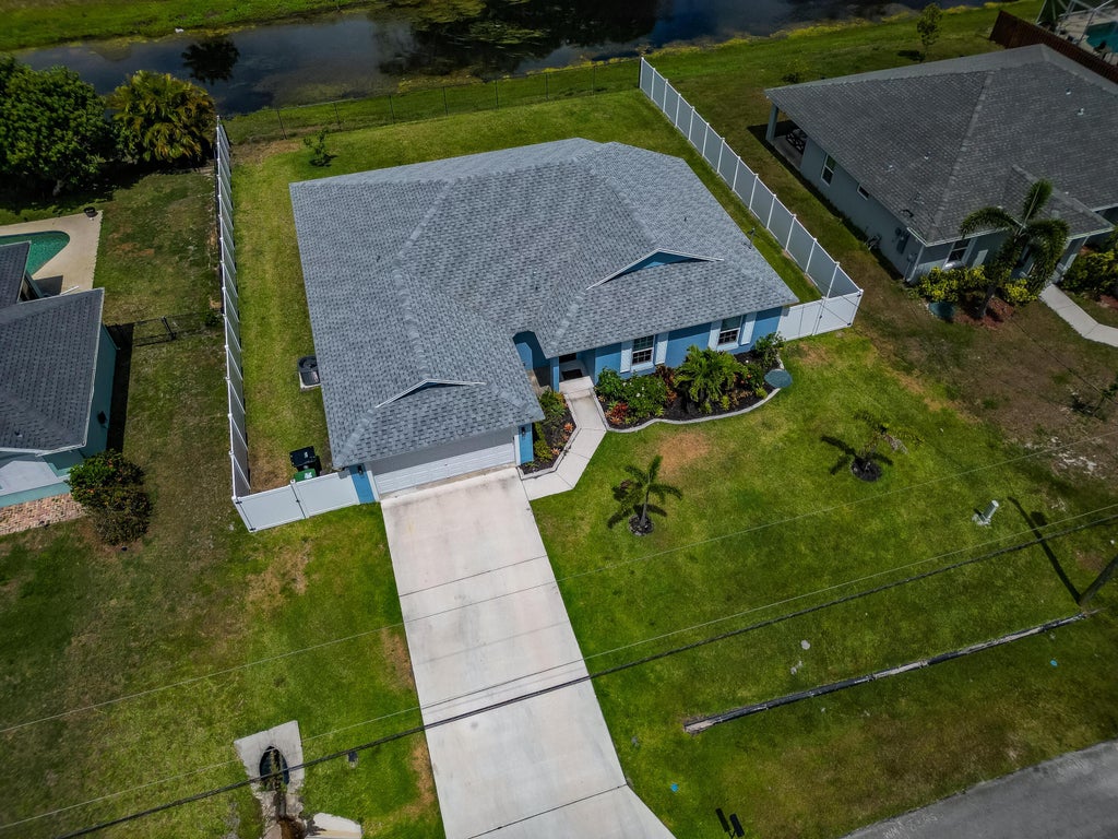 Photo of 395 SE Whitmore Drive, Port Saint Lucie, FL 34984 (MLS # R10986101)