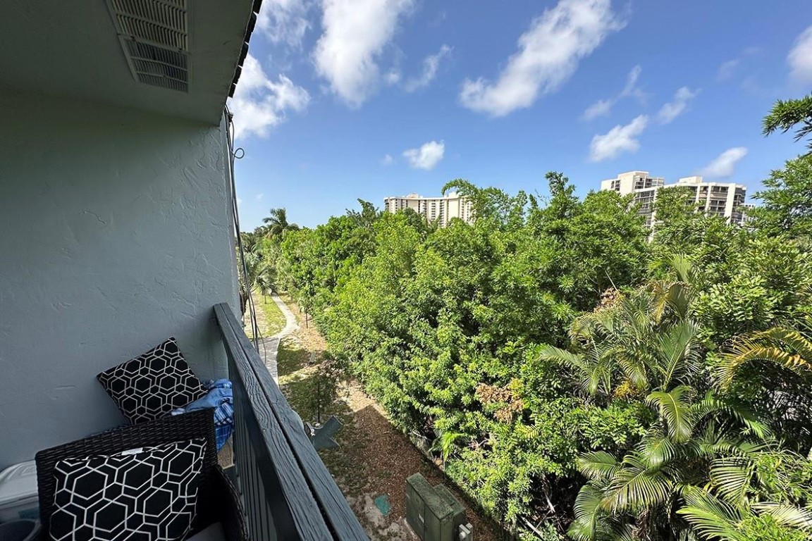 Presidential Golfview - Residential