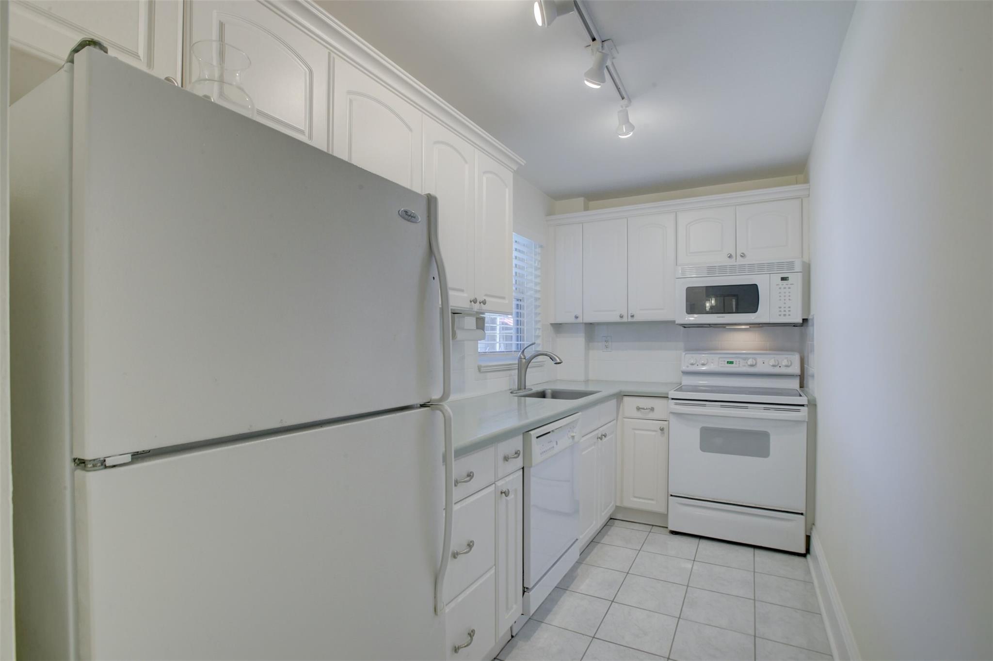 Hillsboro Windsor Condo - Residential