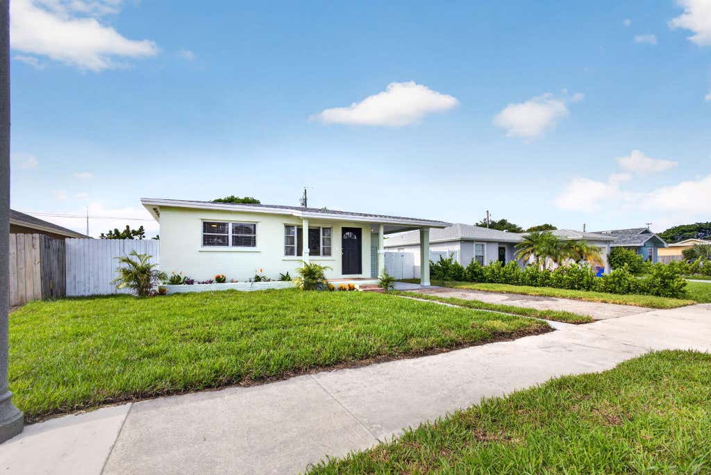 Photo of 1547 W 10TH Street, Riviera Beach, FL 33404 (MLS # B26059810)
