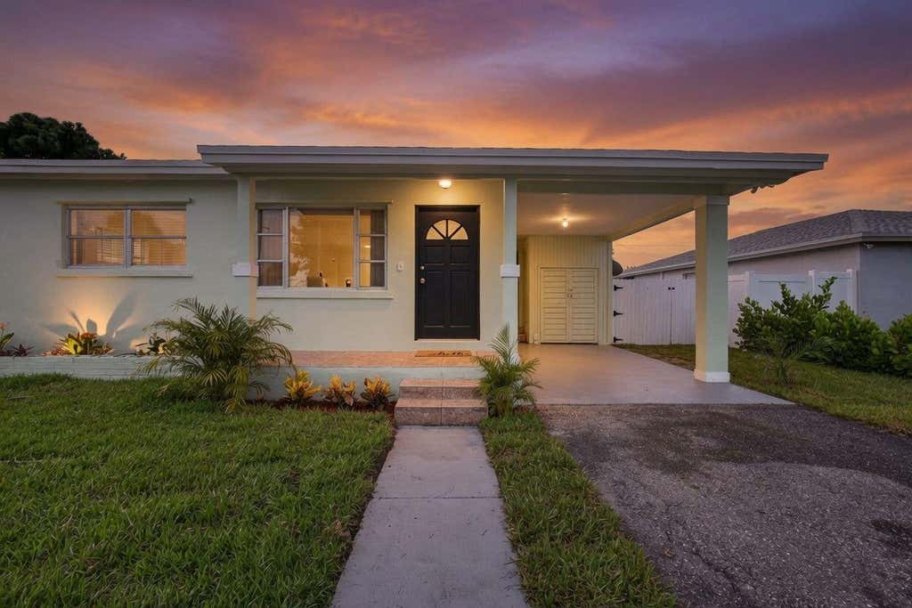 Photo of 1547 W 10TH Street, Riviera Beach, FL 33404 (MLS # B26059810)