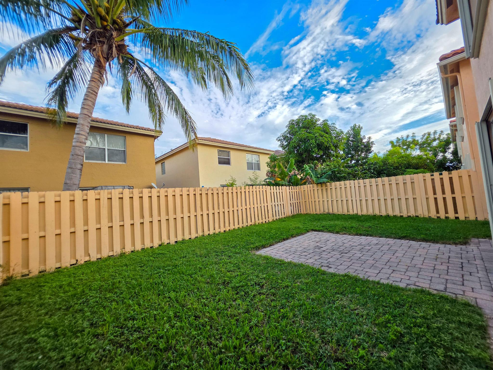 BRIGER PARS G, H AND J - Residential Lease