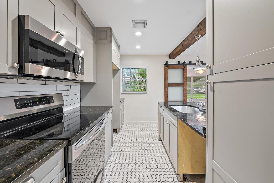 HIGH POINT OF DELRAY WEST CONDO SEC 3 - Residential