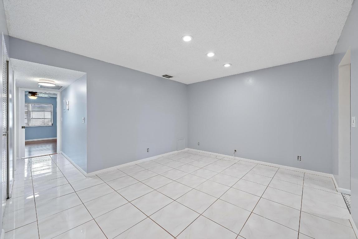 HIGH POINT OF DELRAY WEST CONDO SEC 3 - Residential