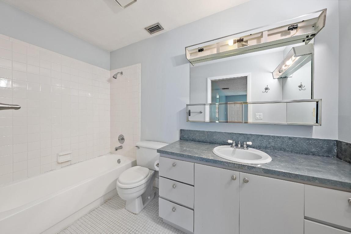 HIGH POINT OF DELRAY WEST CONDO SEC 3 - Residential