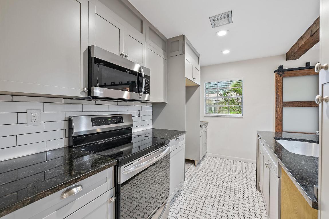 HIGH POINT OF DELRAY WEST CONDO SEC 3 - Residential