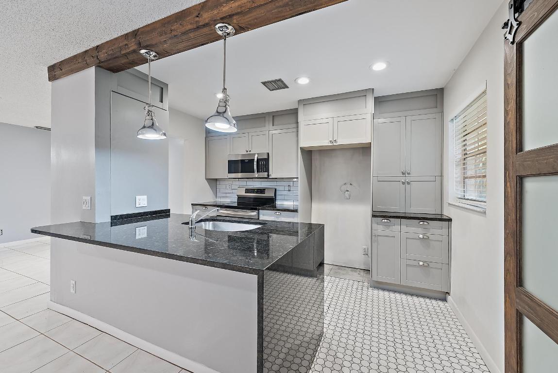 HIGH POINT OF DELRAY WEST CONDO SEC 3 - Residential