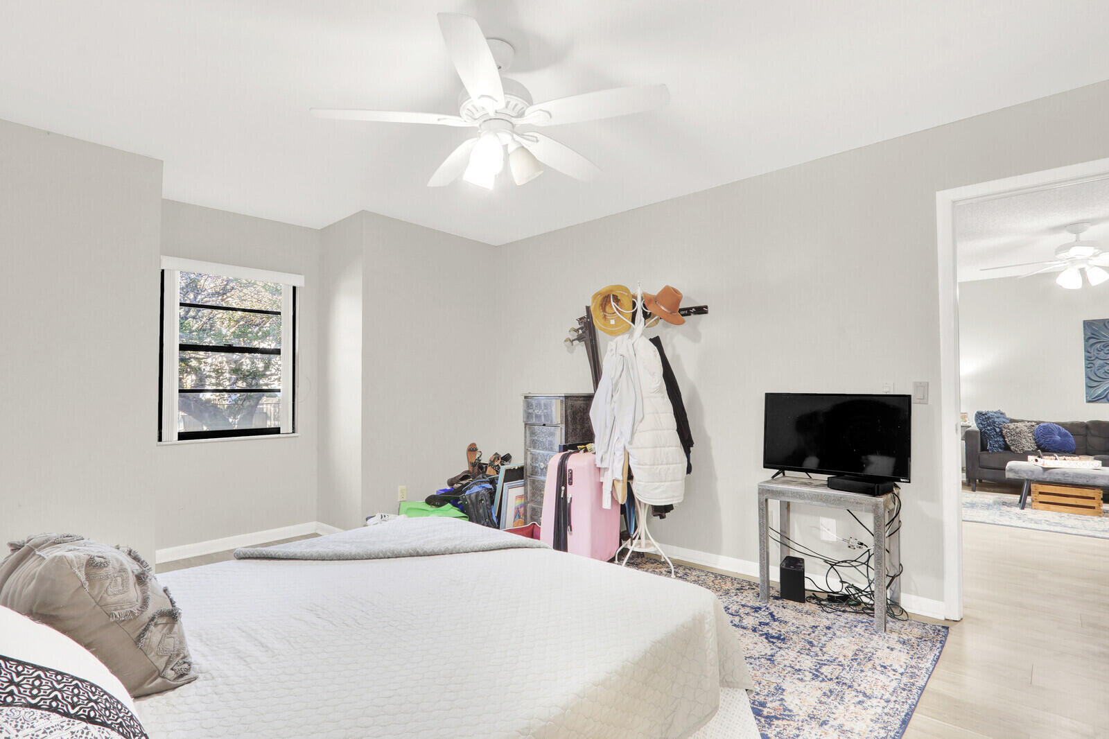 PARK SQUARE CONDO (AKA COUNTRY MEADOWS CONDO) - Residential