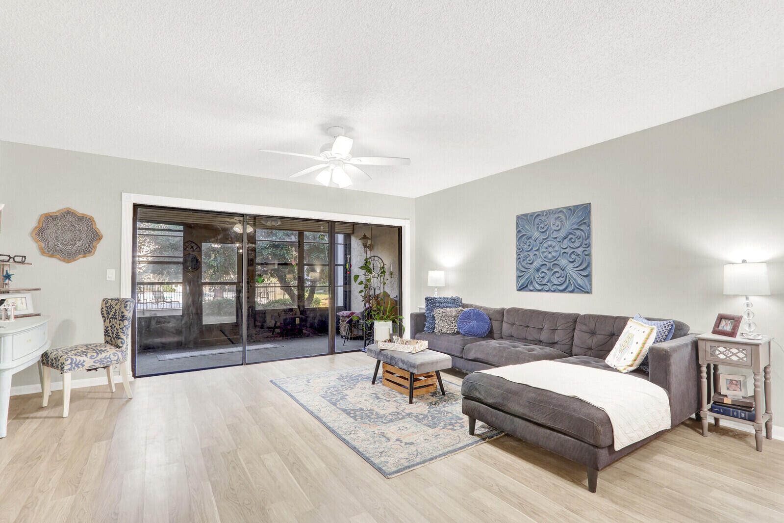 PARK SQUARE CONDO (AKA COUNTRY MEADOWS CONDO) - Residential