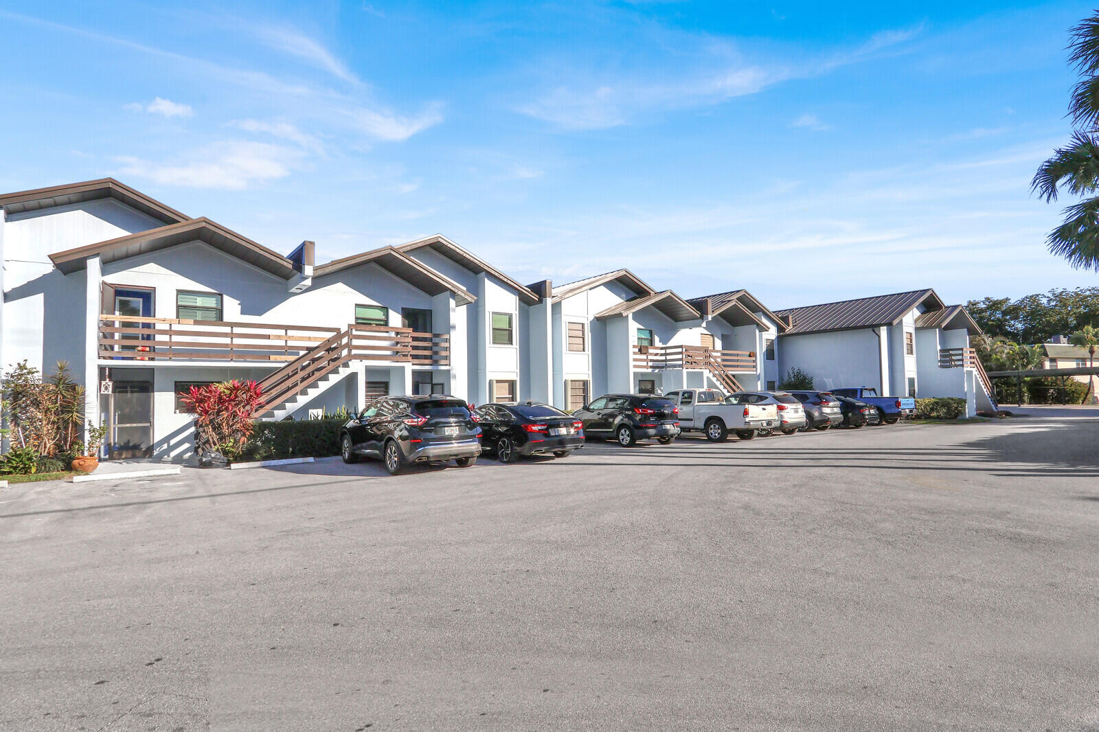 PARK SQUARE CONDO (AKA COUNTRY MEADOWS CONDO) - Residential