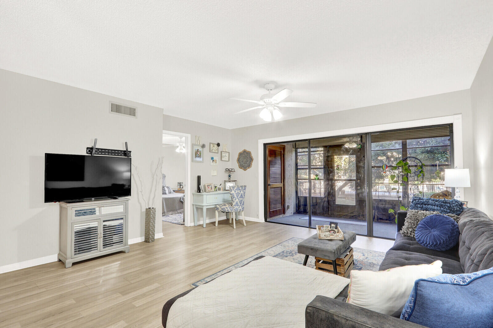 PARK SQUARE CONDO (AKA COUNTRY MEADOWS CONDO) - Residential