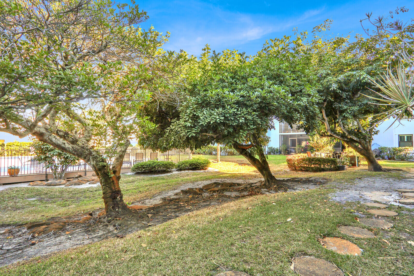 PARK SQUARE CONDO (AKA COUNTRY MEADOWS CONDO) - Residential