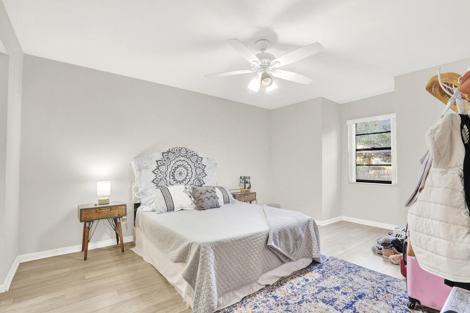 PARK SQUARE CONDO (AKA COUNTRY MEADOWS CONDO) - Residential