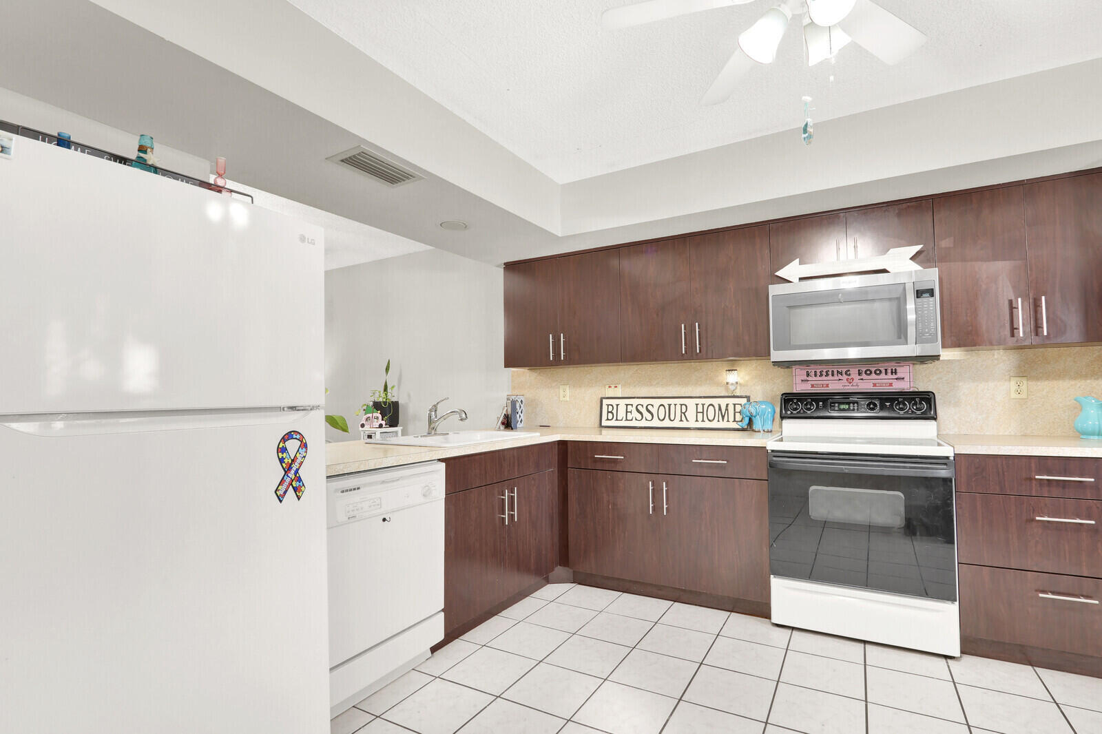 PARK SQUARE CONDO (AKA COUNTRY MEADOWS CONDO) - Residential