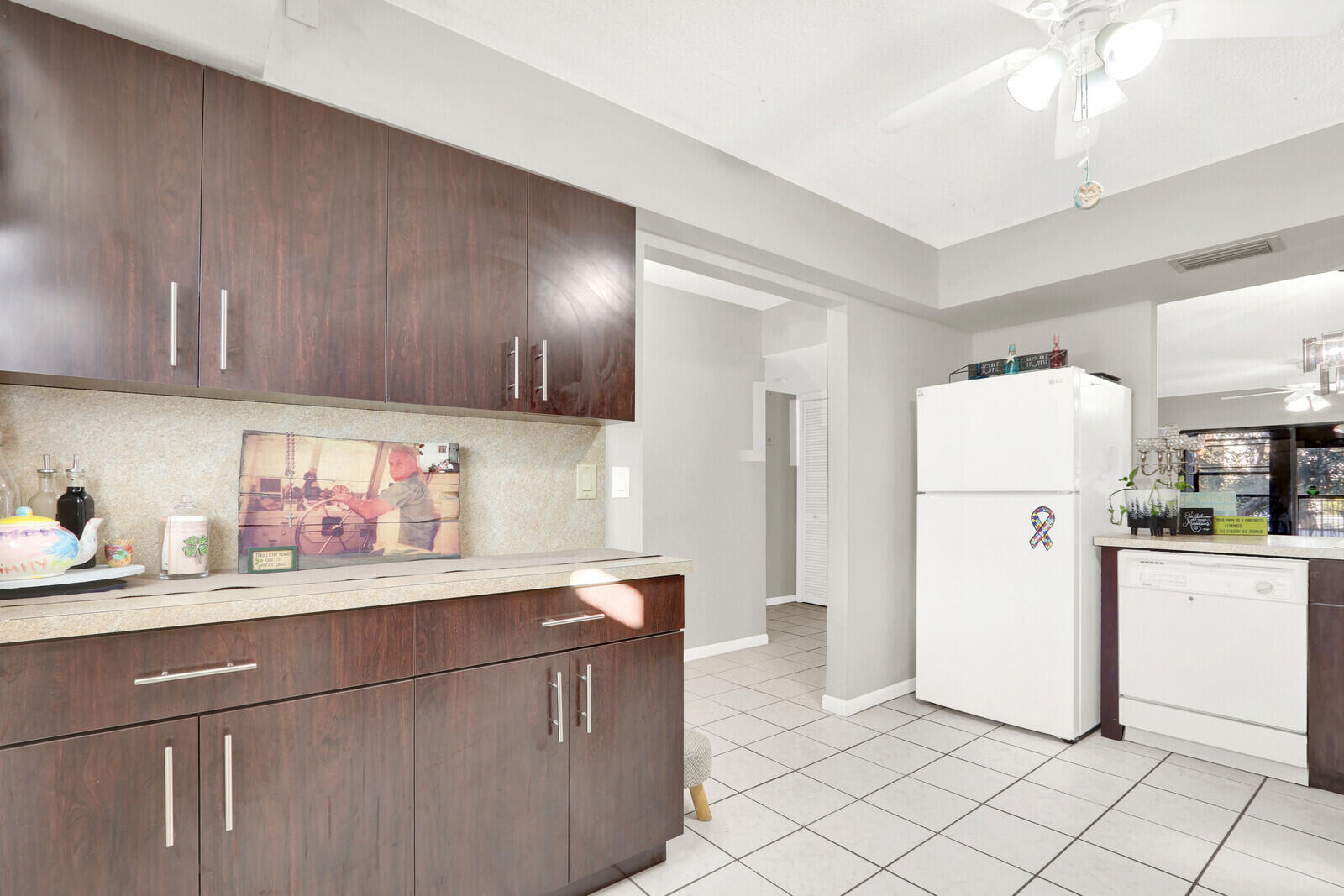 PARK SQUARE CONDO (AKA COUNTRY MEADOWS CONDO) - Residential