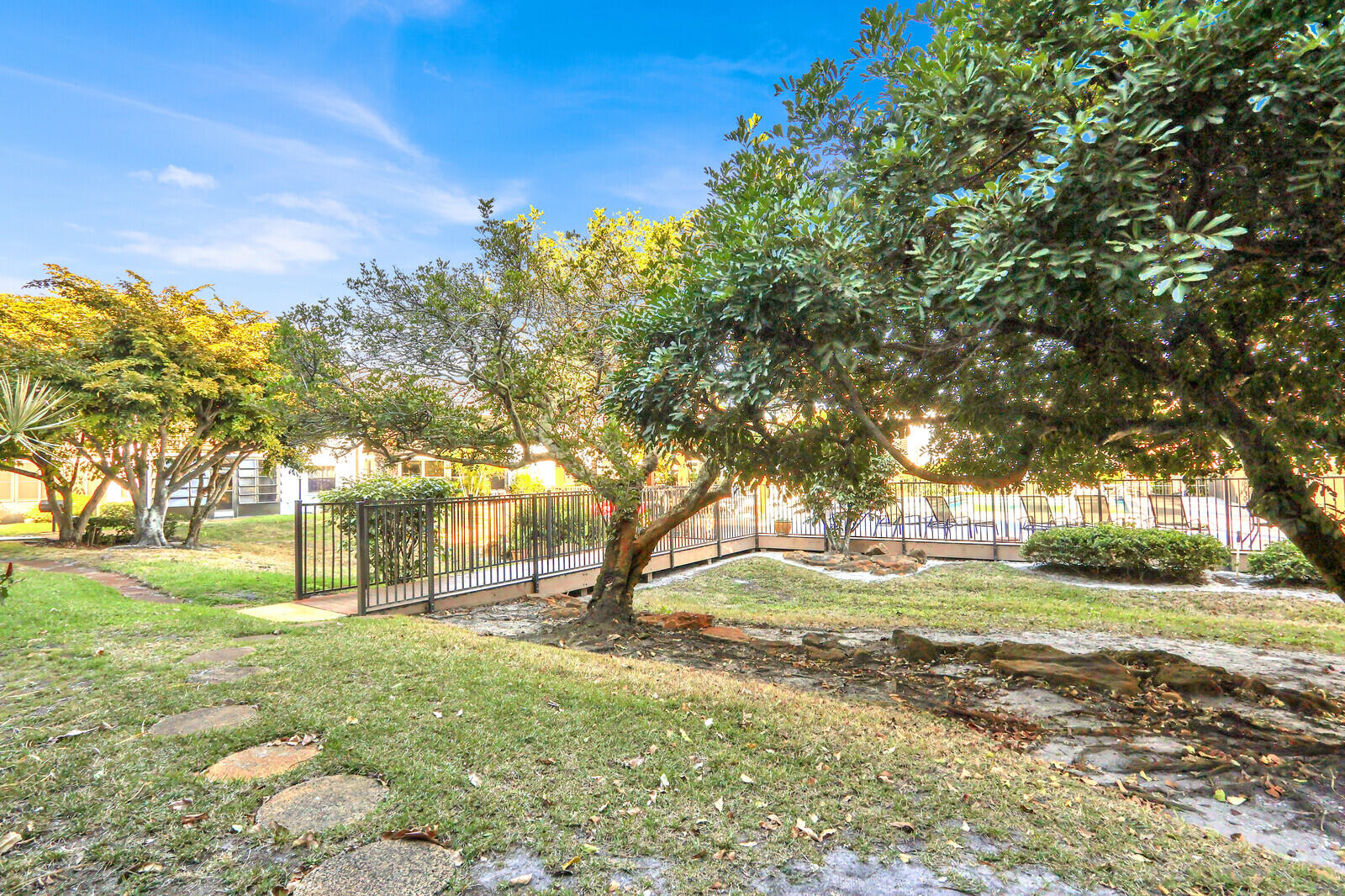 PARK SQUARE CONDO (AKA COUNTRY MEADOWS CONDO) - Residential