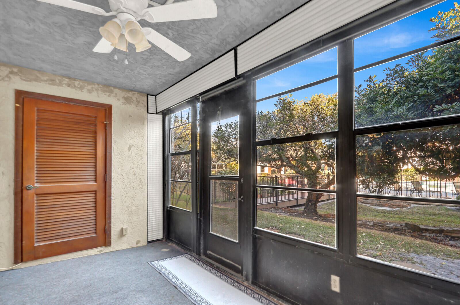 PARK SQUARE CONDO (AKA COUNTRY MEADOWS CONDO) - Residential