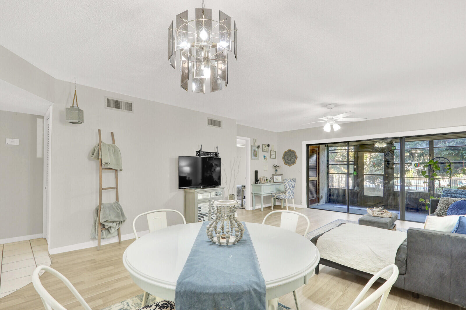 PARK SQUARE CONDO (AKA COUNTRY MEADOWS CONDO) - Residential