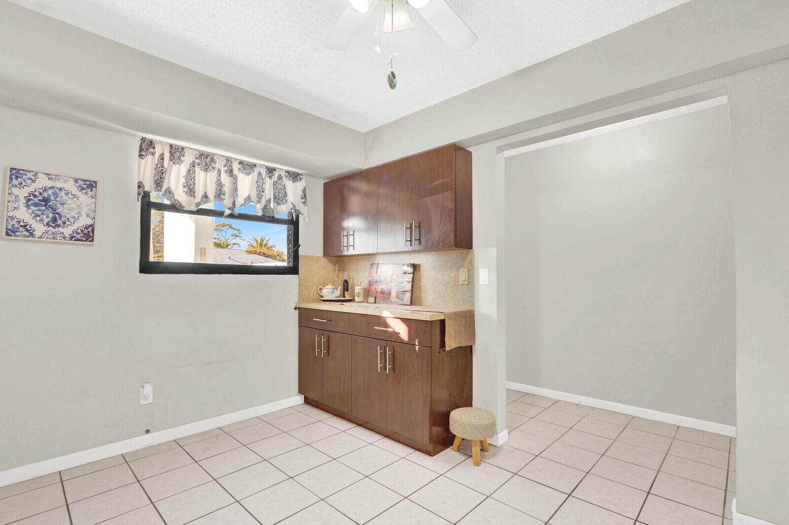 PARK SQUARE CONDO (AKA COUNTRY MEADOWS CONDO) - Residential