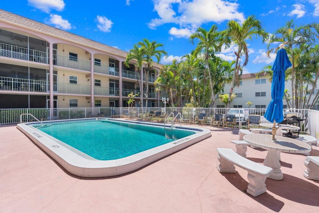 Photo of 100 SE 6th Ave #304, Pompano Beach, FL 33060 (MLS # F10531619)