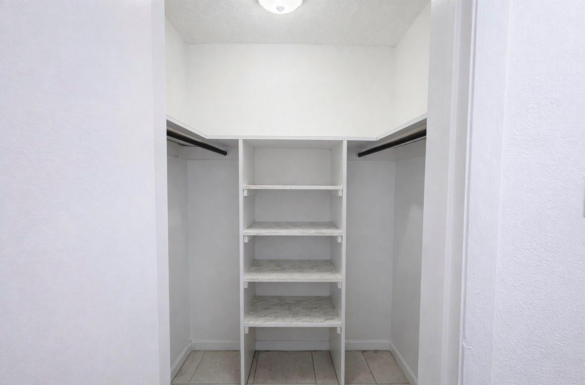 Plunkett Condo Apts Inc C - Residential Lease