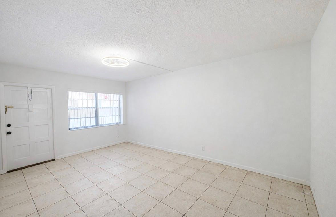 Plunkett Condo Apts Inc C - Residential Lease