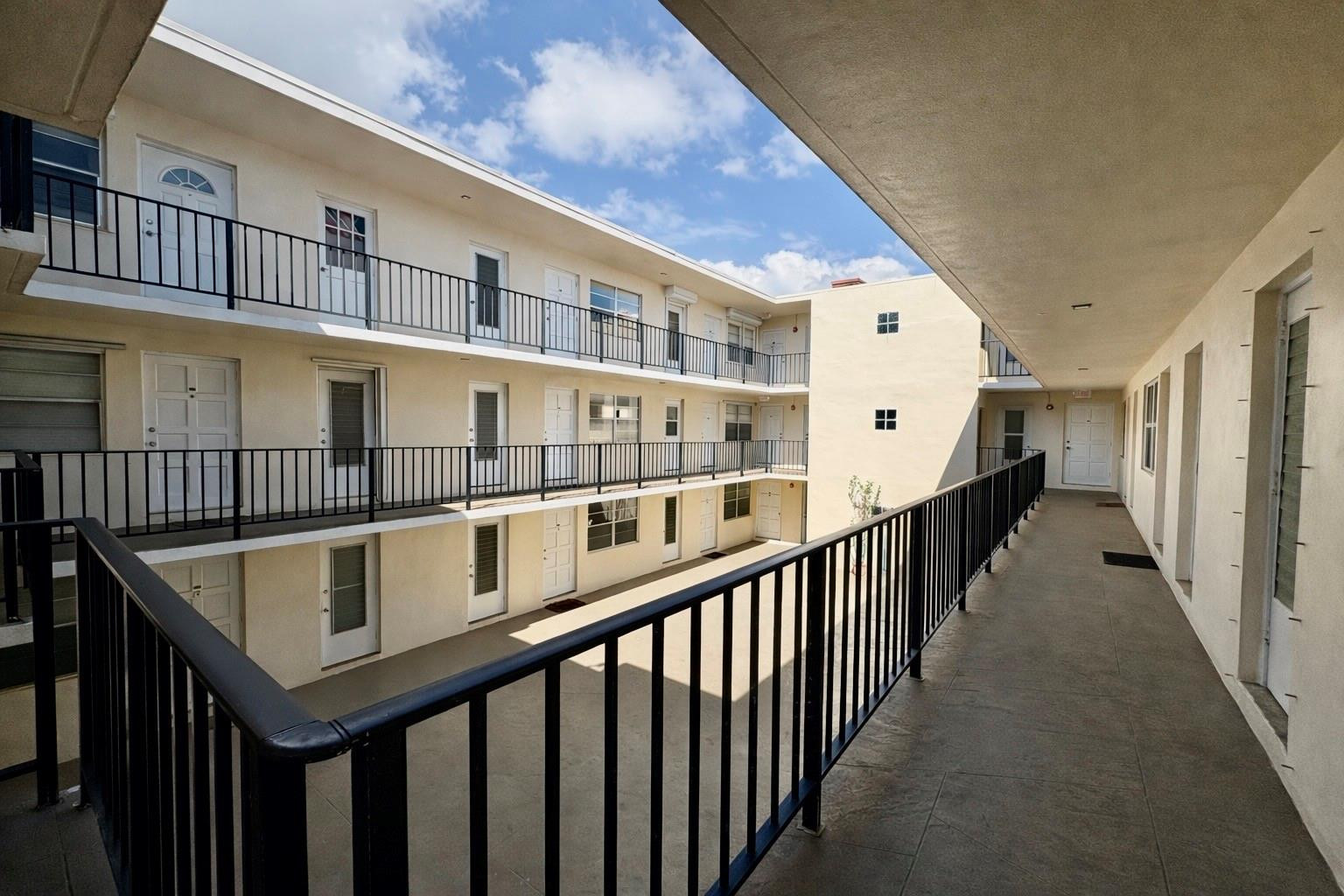 Plunkett Condo Apts Inc C - Residential Lease