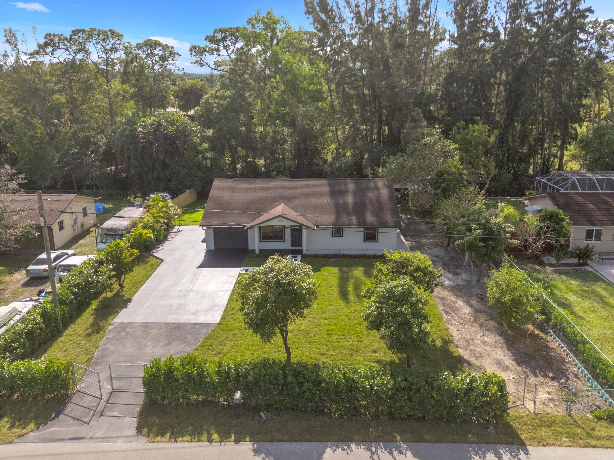 LOXAHATCHEE GROVES IN - Residential